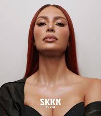 La nueva publicación de Kim 🎀 Se ve bien con el pelo rojo y las cejas aún  más claras : r/KUWTK