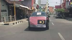 Namun, jersi tersebut kelihatan pelik kerana bendera yang melambangkan negeri tersebut dipercayai terbalik warnanya. Pasang Jalur Gemilang Terbalik Tanda Pengkhianatan Terbuka Kepada Negara