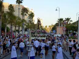 La fiesta adquirió estatus oficial en el año 2007, cuando reemplazó la fiesta anterior de corpus christi (cuerpo de cristo). Celebrate The Fiestas Virgen Del Carmen In Almunecar La Herradura 16th July