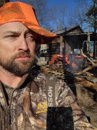 Alan Teal's Instagram, Twitter & Facebook