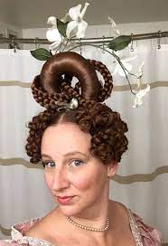 Try Something New With These Alternative Women S Hairstyles That Are Trending In 2021 Historical Hairstyles Vintage Hairstyles Hair Styles