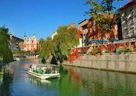 يمكنك العثور على مشروع ذا ترمب استايتس في داماك هيلز، وهو مجمع سكني متكامل في دبي لاند يضم الفلل الفاخرة والشقق السكنية الرائعة حول ملعب الجولف ترمب. Ø§ÙŠÙ† ØªÙ‚Ø¹ Ø³Ù„ÙˆÙÙŠÙ†ÙŠØ§ ÙˆÙƒÙŠÙÙŠØ© Ø§Ù„Ø³ÙØ± Ø§Ù„Ù‰ Ø³Ù„ÙˆÙÙŠÙ†ÙŠØ§ Ø±Ø­Ù„Ø§ØªÙƒ