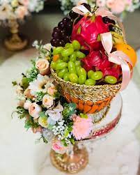 Hantaran buah merupakan salah satu jenis hantaran yang umumnya diberikan pihak pengantin laki laki kepada mempelai wanita saat lamaran. Sukasurprise My Hantaran Buah Buahan Tema White Peach Facebook