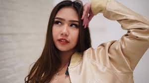 Tiktok telah menjadi trend saat ini di indonesia, bukan hanya sekadar penikmat konten saja tetapi bisa menjadi konten kreator dalam aplikasi tersebut. Profile And Biography Of Sisca Kohl Tiktok Celebs With Hundreds Of Million Piggy Banks Newsy Today