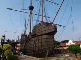 Lalu di bagian kedua, sawungkampret dan na'ip mencari harta karun flor de la mar, kapal portugis yang tenggelam di selat malaka. Melaka Malacca State Malaysia Track
