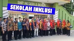 Pada pukul 06.30 siswa diharapkan sudah berkumpul di sekolah menggunakan pakaian olahraga, hasduk pramuka, topi, sepatu dan kaos kaki warna hitam. Smp N 2 Sewon Sekolah Inklusif Studi Komparatif Dinas Pendidikan Kabupaten Banyumas Youtube