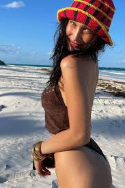 #bella hadid #bella hadid instagram #bella hadid icons #icons bella hadid #bella hadid without psd bella hadid says instagram removed photo of her dad's passport because she mentioned. Bella Hadid Instagram Photos 04 06 22021 Hawtcelebs