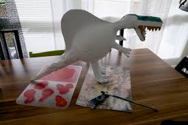 Pappmaché selber machen pappmaché basteln. Dino Pinata Selber Herstellen Knuddelmonster