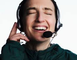 Taylor Ashby Hawkins Shows Richie Shazam the Innards of His Sculptures