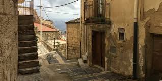 A Town In Italy Is Selling Abandoned Homes For 1 Here S What The Properties Look Like Abandoned Houses Italy Abandoned Castles