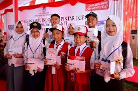 Dan pada misi yaitu konten yang mendukung visi, sesuai dengan tujuan maupun program pendidikan nasional, fokus pada pembinaan kemampuan dan penanaman akhlaqul karimah, berjangka waktu panjang, sedang serta pendek, partisipasi seluruh anggota, dan susunan misi yang jelas. Memahami Visi Misi Calon Presiden Dalam Bidang Pendidikan Visi Misi Jokowi Lebih Unggul Sistematis Dan Jelas Arahnya Pkpberdikari