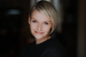 Alanna Piper's Instagram, Twitter & Facebook