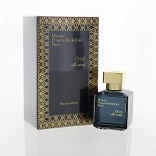 This extrait de parfum interpretation is built on a dream of oud—a supremely elegant, precious and rare natural ingredient. Amazon Com Maison F Kurkdjian Oud Extrait De Parfum 70ml Silk Mood Eau De Parfums Beauty