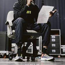 If you hadn't seen them yet, nike has a color changing sneaker collaboration with berlin skate shop civilist. The Nike Shoe Exp X14 Worn By Quavo On His Account Instagram Spotern