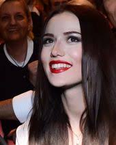 Fan Account On Instagram Gulusu Guzel Yaratilmissin Adeta Fahriyeevcen Fahriyeevcenozcivit Burakozcivit Burakozcivit 2020 Guzellik Unluler Instagram