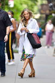 Sarah jessica parker ended up revealing more than she intended to when a gust of wind blew her dress in new york recently. Do Ke6eremriwm