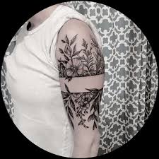 2 on the heels of illustrated floral letters, i've decided to pursue my next big long project, negative space with floral letters. Negative Space Flower Band Tattoo Novocom Top