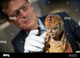 Sculpture in museum no head hi-res stock photography and images