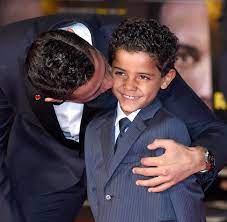 How to make a giant version of kinder joy. Weltfussballer Kauft Cristiano Ronaldo Sich Ein Zweites Kind Welt