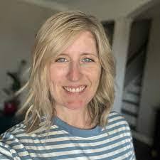 Noelle Hillman's Instagram, Twitter & Facebook