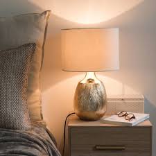 Lampe En Ceramique Doree Feuilles Gravees Et Abat Jour Ecru Copiapo Maisons Du Monde Lampe En Ceramique Abat Jour Lampe De Chevet Bois