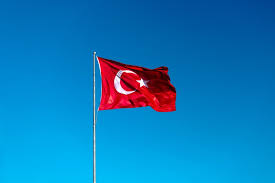 Ulusumuzun bayrağı beyaz ay ve yıldızlı, al bayraktır. Turk Bayragi Gorseli