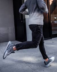 The Most Comfortable Sneakers Ever Nike Men S Air Max 720 Review Spring Outfits Men Grey Sneakers Outfit Sneakers Outfit Men