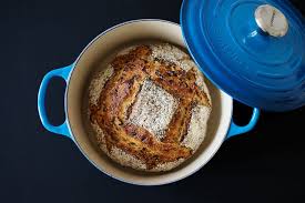 Sauerteigbrot Mit Saaten Und Gebratenem Lauch Aus Dem Le Creuset Brater Sauerteigbrot Rezept Berliner Kuche Leckeres Essen