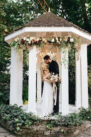 Boho Nashville Wedding In Gold And White Romantic Outdoor Wedding Nashville Wedding Venues Garden Wedding