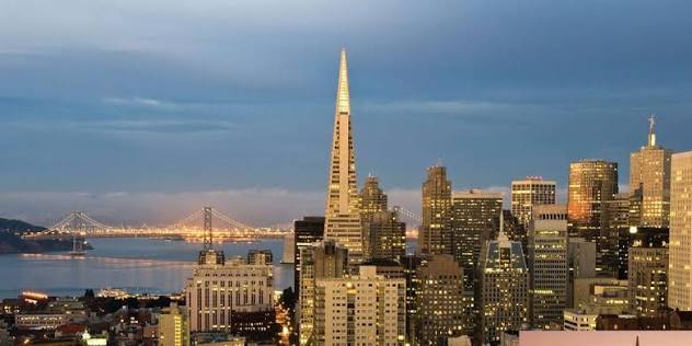 VIDEO: The Transamerica Pyramid Spinning Perfectly via Photos Shot Around  an Exact Radius