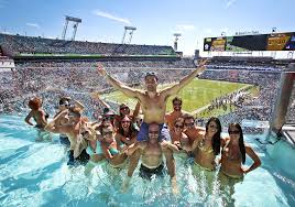 What nfl team has a pool in the stadium? Everbank Field Everbank Field Nfl Stadiums Jacksonville Jaguars