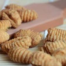 Siapa pernah makan resepi kuih gunting kari yang digoreng rangup ? Resepi Kuih Gunting Ikan Bilis