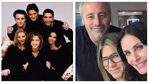 Monika, chandler, rachel, joey, phoebe a ross. Hvezdna Fotka Hercu Ze Serialu Pratele Monica Rachel A Joey Se Sesli U Vecere Extra Cz