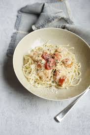 Pasta Mit Garnelen Und Tomaten In Frischkasesosse Rezept Garnelen Pasta Frischkasesosse Lebensmittel Essen