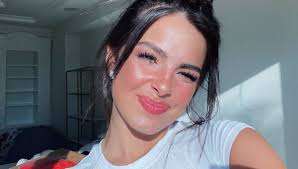 Griffin was convinced that his new company needed a name which started with an a for it to appear early in telephone. Tiktok Star Addison Rae Heimlich Verliebt Das Sind Ihre Grossten Celebrity Crushes Bunte De