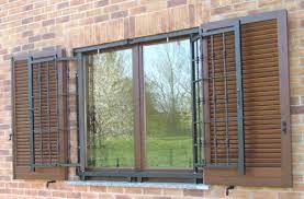 Le inferriate alle finestre sono un complemento degli infissi per impedire le intrusioni. Grate Inferriate Di Sicurezza Apribile A Snodo Apertura Interna Esterna Finestre Design Interni Esterni Finestre Moderne