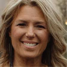 Lori Maher's Instagram, Twitter & Facebook