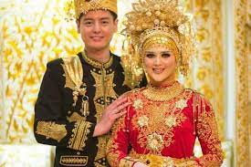 Setelah itu, cut meyriska sempat berpacaran dengan mantan pacar irish bella yang bernama amedz. Bertema Adat Aceh 10 Momen Pernikahan Roger Danuarta Cut Meyriska