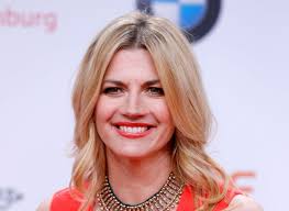 Fühlte ich ausgestoßen": Nina Bott wurde aus Café geworfen