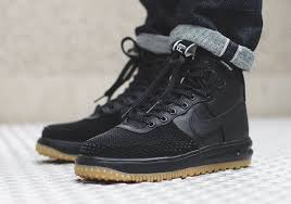 Economisez avec notre option de livraison gratuite. Sneakers Actus Des News Fraiches Depuis 2010 Nike Lunar Nike Lunar Force Chaussure Basket