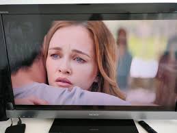 Jag älskar att de lade in den här scenen i serien. (Där Candace tvingas  krama Joe, och hon får faktiskt en panikattack). Det påminner tittaren om  att hon är ett offer. Jag