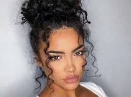 Têtes bouclées, frisées ou crépues! Cheveux 7 Coiffures Pour Cheveux Boucles Vues Sur Instagram Sur Buzz Insolite Et Culture