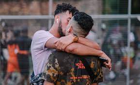 Gay Kiss-A-Thon Held To Rally Support For LGBTQIA+ Couples In Colombia – DNA