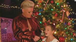 Pink aka alecia beth moore met motocross racer hart in 2001 at the 2001 x games in philadelphia. Pink S 9 Year Old Daughter Stuns With Note Perfect Take On Christmas Classic Huffpost