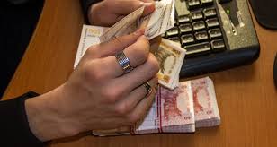 .a salariilor bugetarilor, pe modelul 2010 al crizei economice, ministrul finanțelor a răspuns că întrebat dacă acestă solidaritate înseamnă si tăierea salariilor, el a precizat că „sunt multe forme de nicolae 1 aprilie 2020 la 2:13 pm. Bugetarii Vor Primi Al 13 Lea Salariu