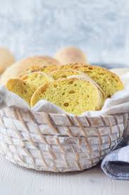 Un'idea sfiziosa per arricchire il vostro cestino del pane. Panini Alla Curcuma E Semi Misti The Green Pantry