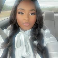 Belinda Holley's Instagram, Twitter & Facebook