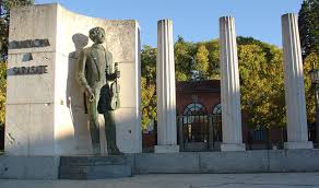 Monumento a Sarasate - Insider Pamplona