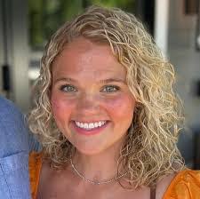 Lisa Lewallen's Instagram, Twitter & Facebook