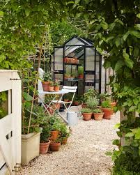 2 353 Likes 14 Comments Veranda Magazine Verandamag On Instagram The Perfect Little Garden Sanctuary In 2020 Renaissance Gardens Garden Design Garden Features